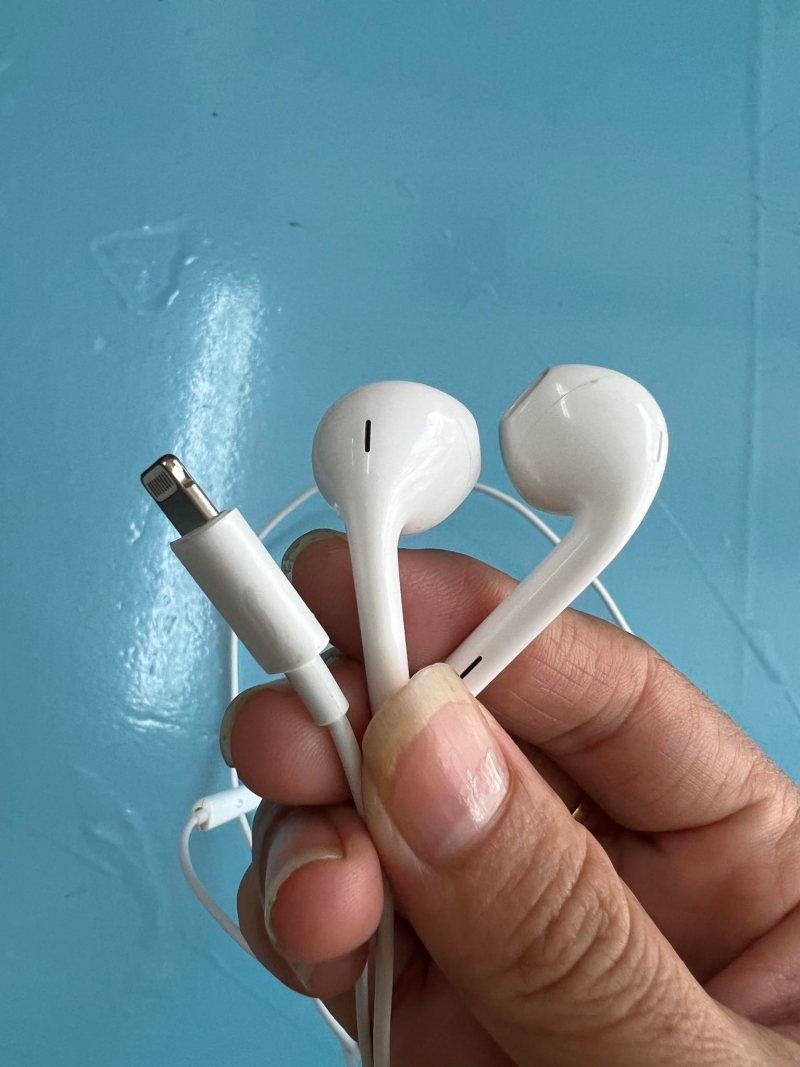 Tai Nghe lphone Giá Rẻ chất lượng là tai nghe cao cấp dành cho các thiết bị di động như iPhone, iPad với âm thanh chuẩn, đàm thoại tốt